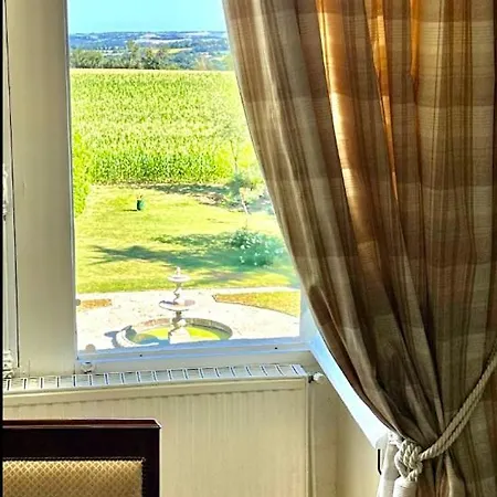 بيت للعطل Chateau Dehes 1 D'hote Et 1 *